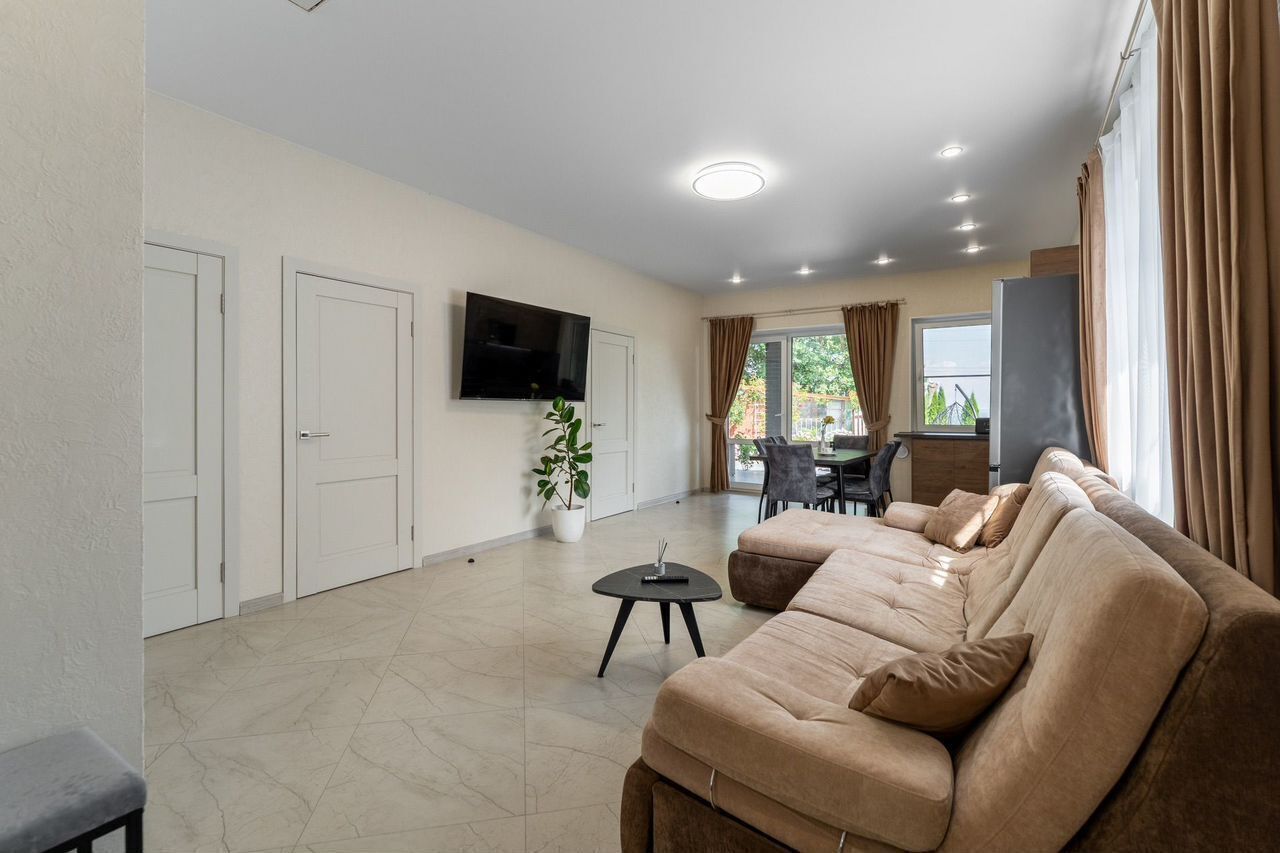 Дом на берегу залива