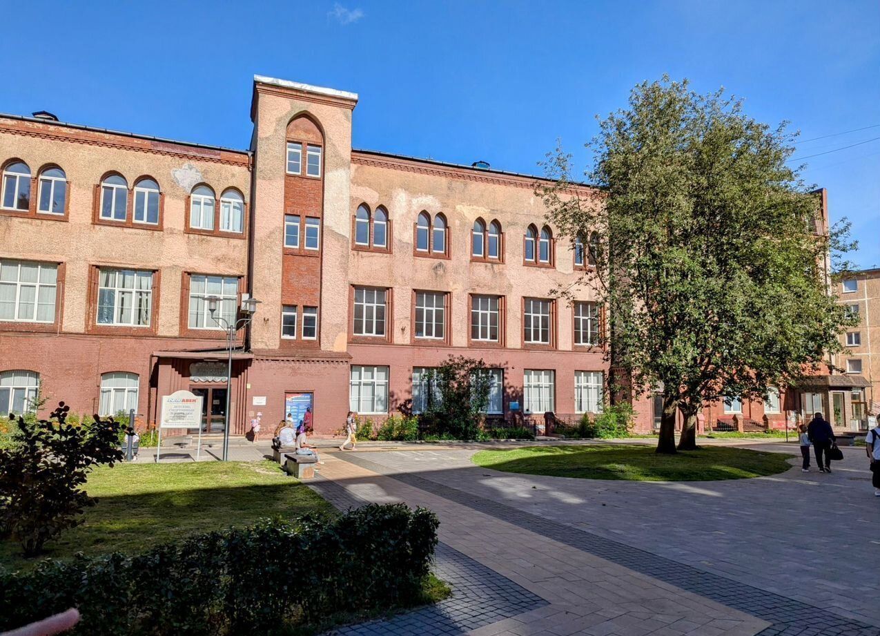 Квартира 3-х кoмнатная в сaмoм сеpдце Kaлинингpaдa
