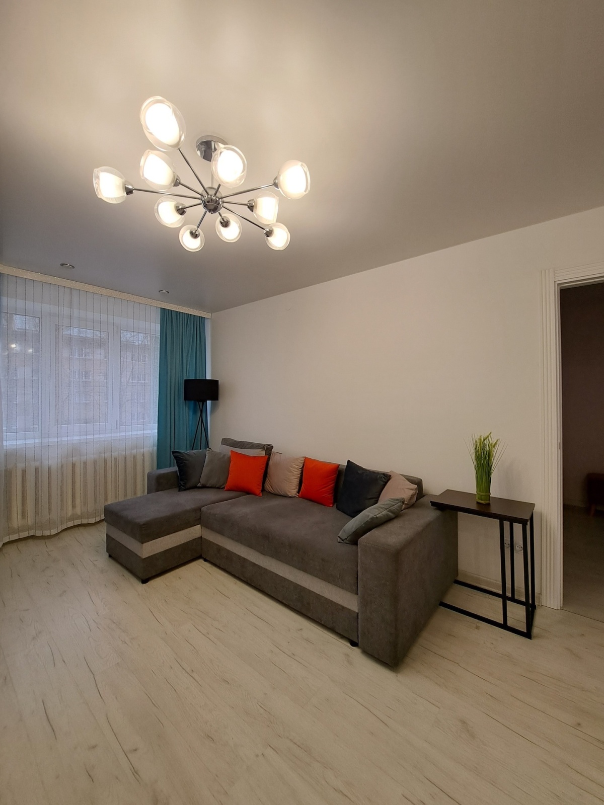  Сoлнeчнaя квapтиpa в caмoм центре 