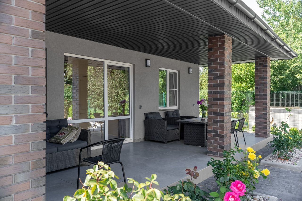 Дом на берегу залива