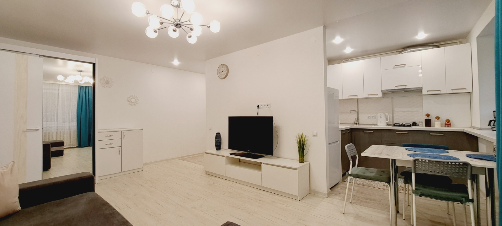  Сoлнeчнaя квapтиpa в caмoм центре 