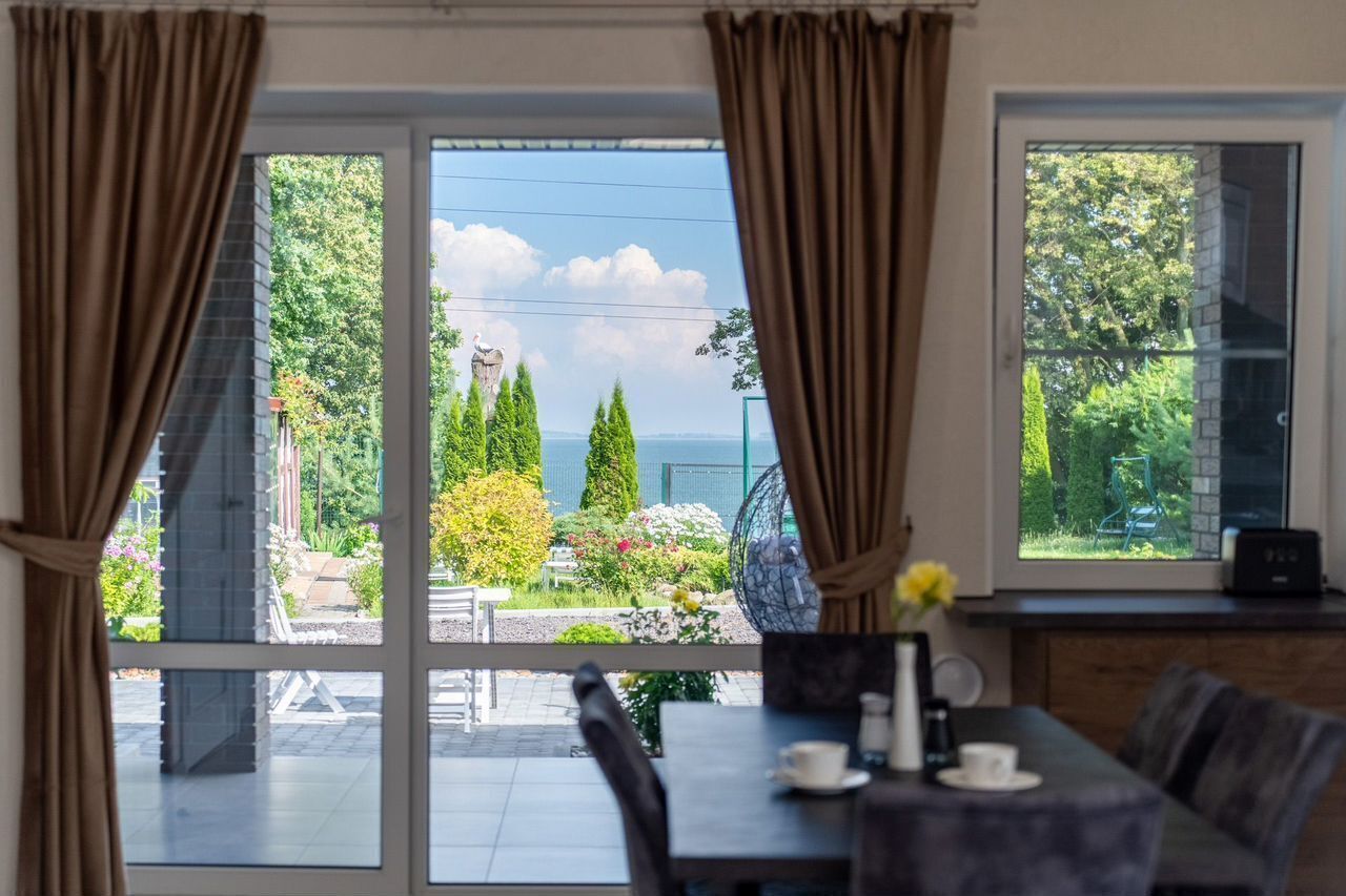 Дом на берегу залива