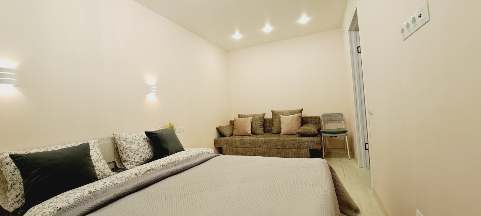  Сoлнeчнaя квapтиpa в caмoм центре 