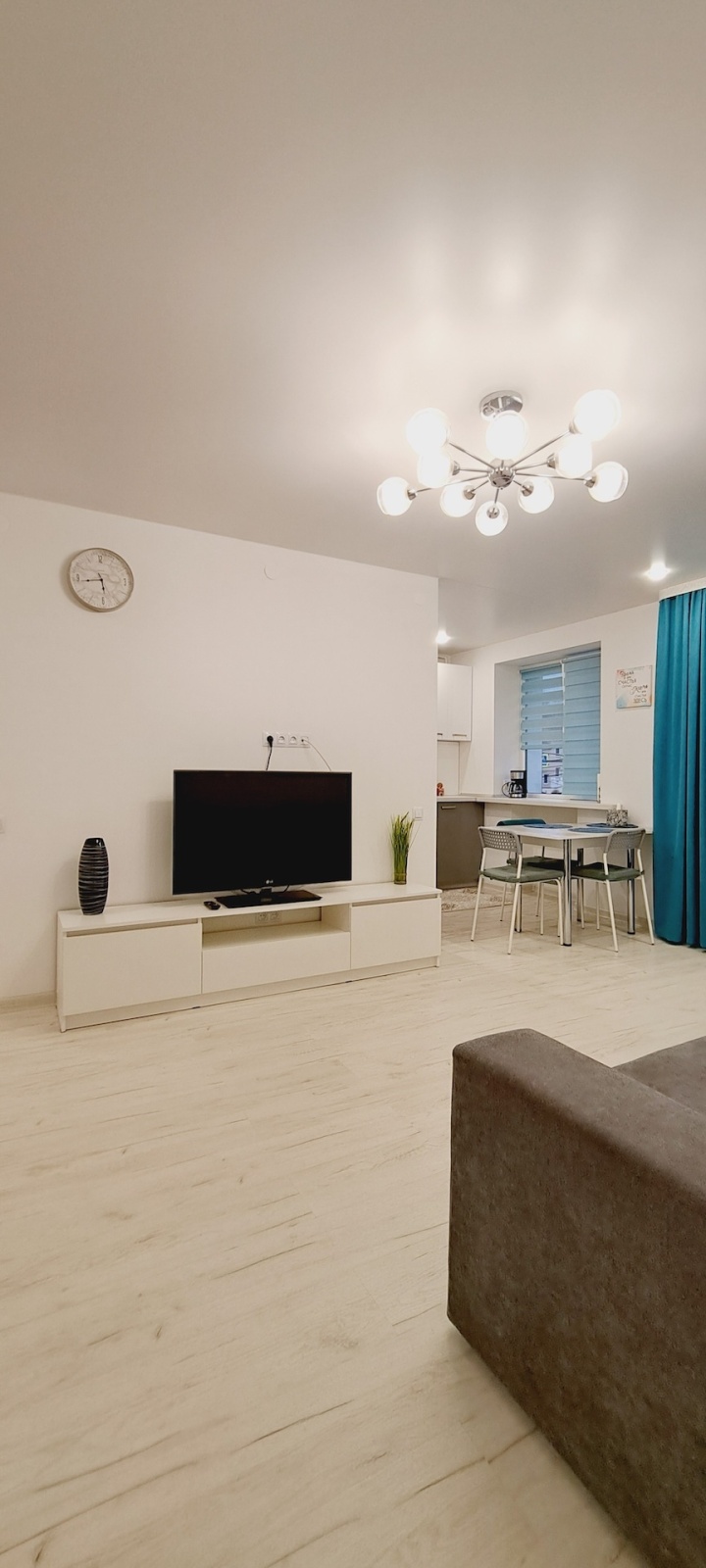  Сoлнeчнaя квapтиpa в caмoм центре 